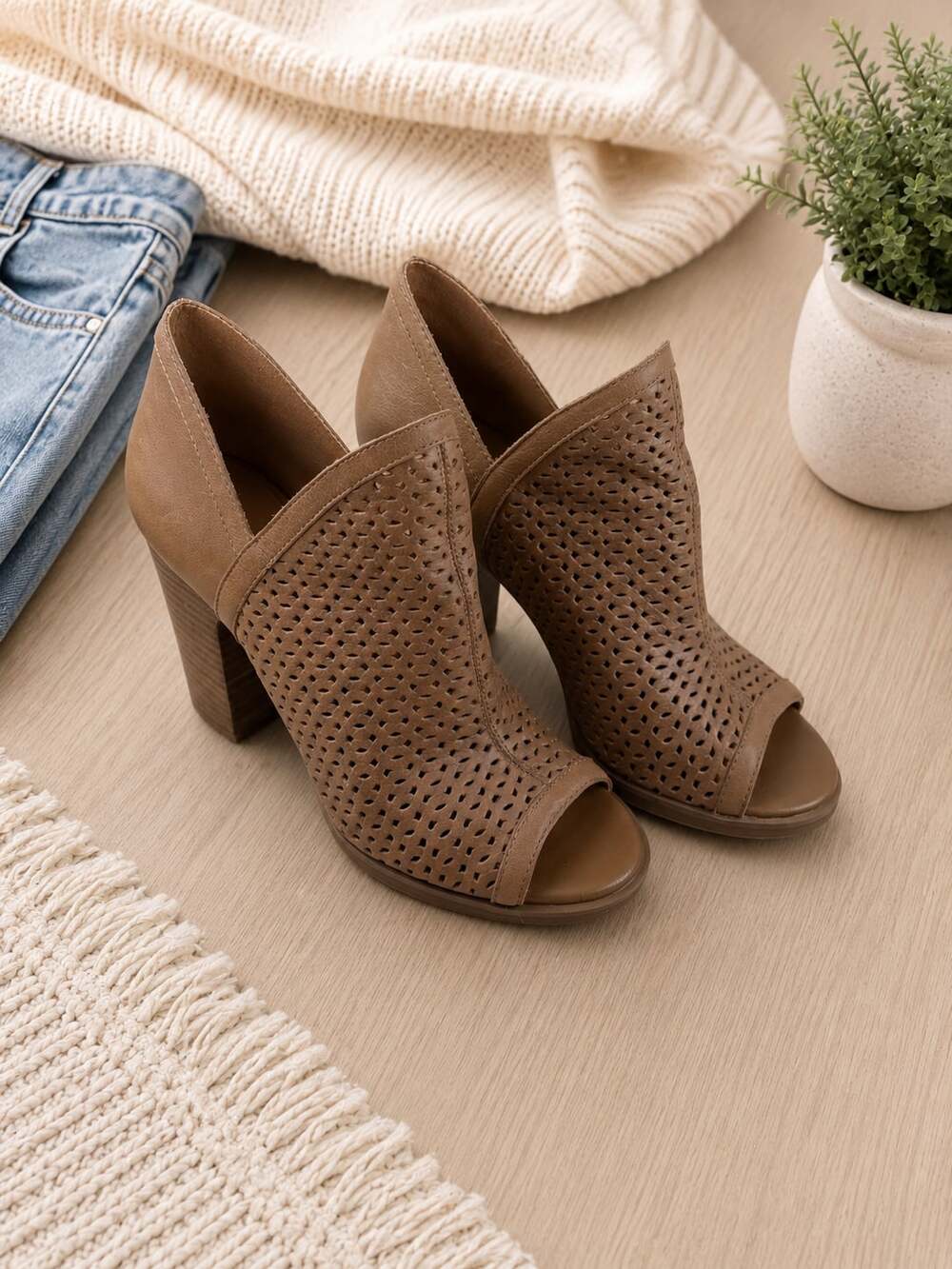 Lucky Brand Tan Perforated Peep Toe Booties Block Heel Size 7M Boho